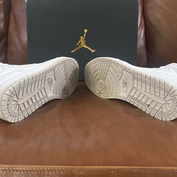 Air Jordan Retro 1 Mid “White Pure Platinum” - Picture 8 of 11